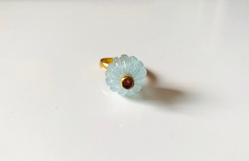 Handgjord ring med snidad akvamarinmelon, Statementring i sterlingsilver bild 2