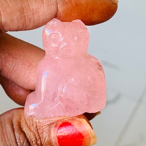 Incrível escultura de gato em morganita natural, 30x28 mm, 107 quilates, animal esculpido em cristal, gato esculpido artesanalmente, gato de cristal, gato sentado exclusivo