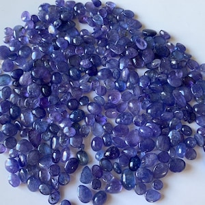 Cabochon di tanzanite naturale di qualità AAA + / Cabochon per la produzione di gioielli / Pietra preziosa della Tanzania / Cerchio, pera, Cabochon di forma ovale / Regalo