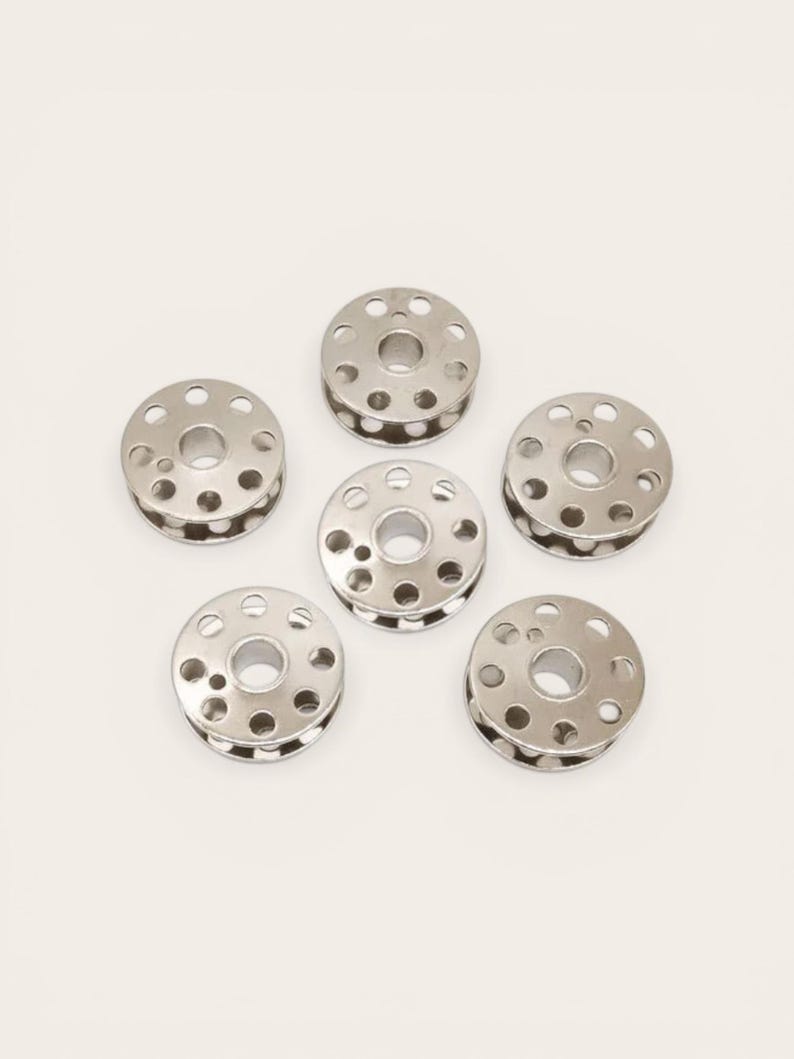 Featherweight Bobbins – Set of 6 – Fits Singer 221, 301, 301A – Includes Decorative Storage Case Bild 1