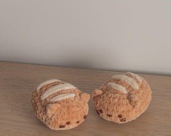 chat en miche de pain • peluche au crochet • chat baguette • option bijou de sac
