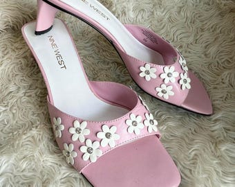 Y2K Pink Leather Rhinestone Daisy Sandals size 6