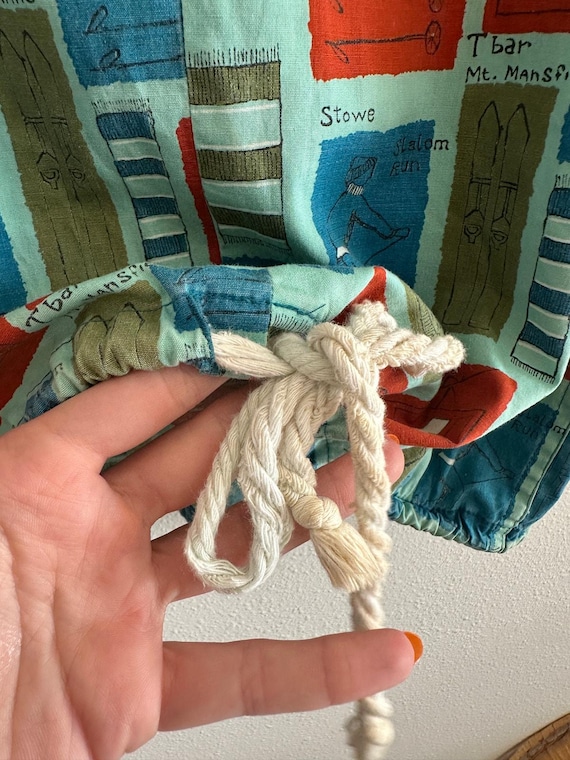 60s Handmade Ski Theme Pullover - image 9