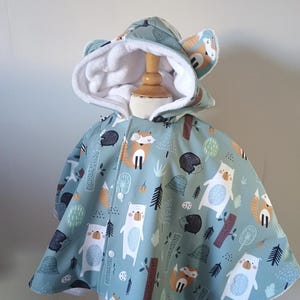 Kinder-/Babyponcho, wasserdichtes Softshellgewebe, weicher Doppelfleece (Winterstärke) Zusätzlich Stickerei, Muster nach Wahl