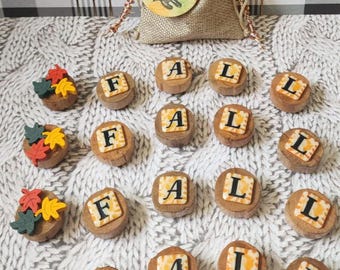 Imanes decorativos de otoño: Letras otoñales de troncos de madera con detalles de hojas