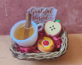 Juego de imanes de sidra de manzana: cesta de otoño en miniatura con rama de canela
