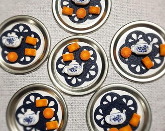 Imanes para amantes del té: Juego de té en miniatura con galletas
