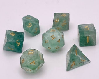 Grünes Fluorit Würfelset | Edelstein DnD Würfel | Premium-Kristallwürfel | Edelstein D20 Set | TTRPG-Würfel | Komplettes Würfelset | Grüne und goldene Würfel