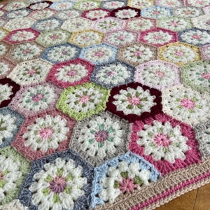 Vintage Hexies, Crochet Blanket Pattern - Madebyanita