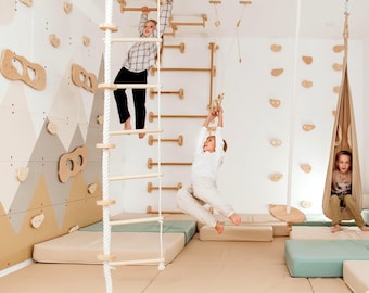 Indoor klimrek voor kinderen: Montessori speelkamerstructuur, klimrekken, touwschommels, klimgrepen, klimwand