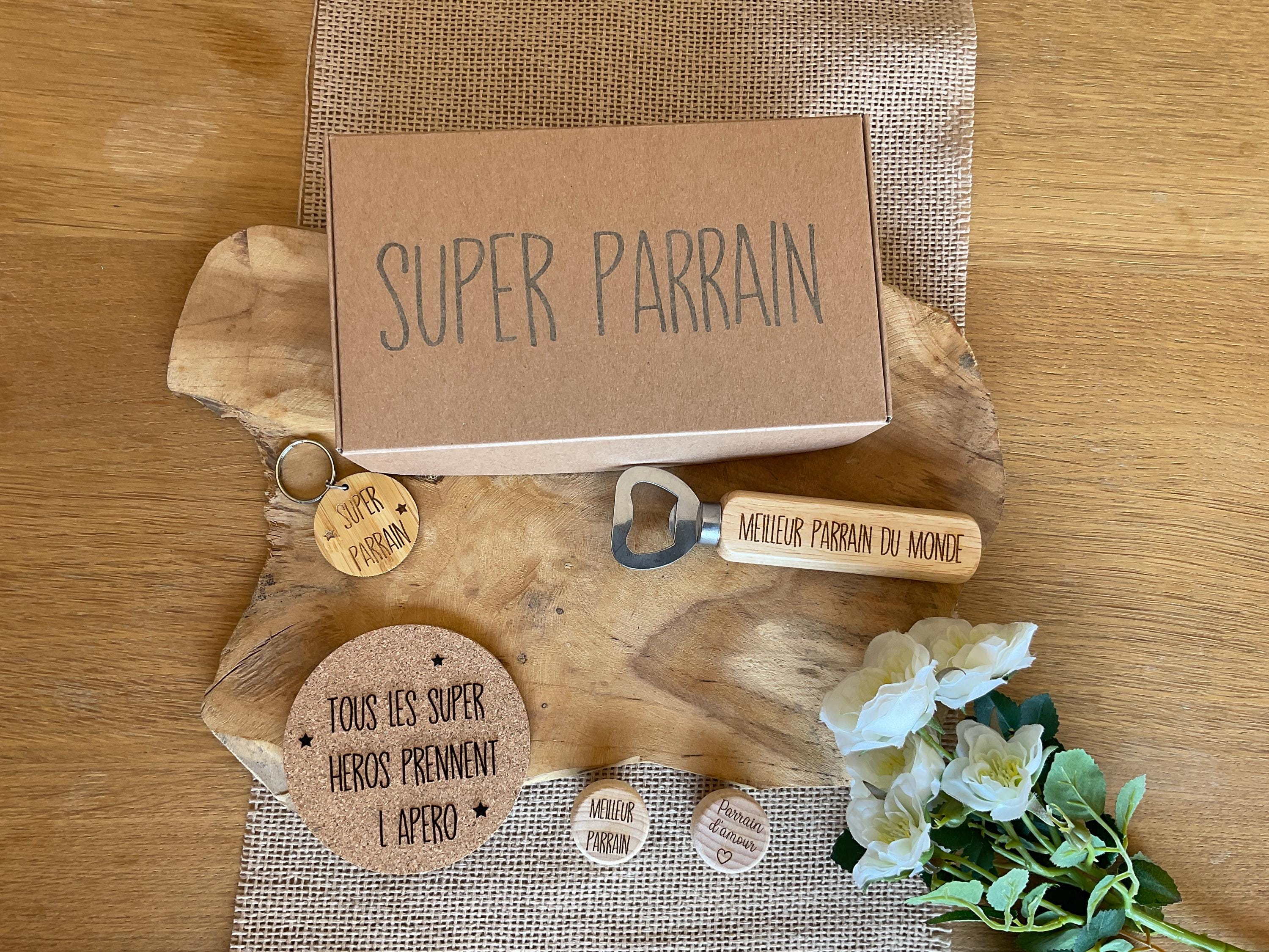 Set Cadeau Bière Pour Parrain - Ouvre-bouteille Bois, Sous-verre Liège, Bouchon Et Pochon Lin - Personnalisé