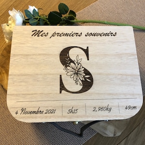 Wooden box for birth gifts and customizable souvenirs
