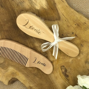 Brosse et peigne de naissance personnalisés en bois - Beige