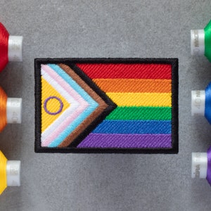 Inclusief geborduurde Progress Pride-vlag | LGBT Gay Queer Trans | Klittenband, opstrijk- en opstikpatches
