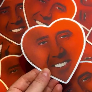 Holo HEART Nic Cage Sticker | Nicolas Cage, Nick Cage, Amour, Saint-Valentin, Collage, Kitsch, Cadeau, Drôle, Célébrité, Hollywood, Romance