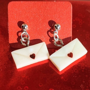 Sobre de carta de amor Pendientes con forma de corazón que brillan en la oscuridad