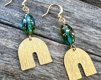 Art Deco Rainforest Czech Glass Bead Textured Raw Brass U-Shaped Pendant Dangle Drop Earrings