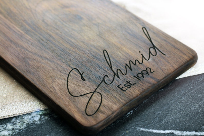 Personalized Large Charcuterie Board, Rustic Charcuterie Board with Handle, Wooden Custom Wedding Gift, Anniversary, Farmhouse Decor afbeelding 6