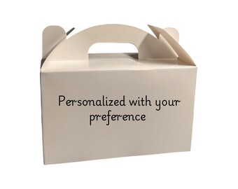 Könnte beinhalten: Ein weißer Karton mit einem Griff. Auf der Vorderseite des Kartons steht der Text "Personalisiert mit Ihrer Präferenz".