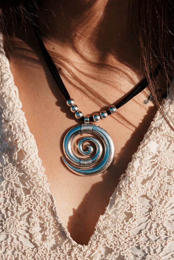 Collana tribale all'uncinetto fatta a mano con perline basco americano pietra blu perline hippie boho collana macramè regalo gioielli unici per le donne SLD - Italia