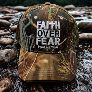 Gorra cristiana "Fe sobre el miedo". Gorra con texto bíblico de camuflaje. Gorra religiosa bordada con Salmos 118:6. Gorra "Amo a Jesús". Gorra con Jesús. Gorra "Fe sobre el miedo".