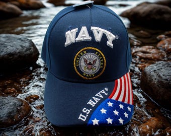 アメリカ海軍の帽子。退役軍人章と迷彩レタリング入りのミリタリー