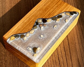 Resin Seashell Jewelry Box: Walnut Wood Necklace Storage