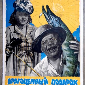 Cartel original de la película musical soviética de 1956 con una divertida foto de pesca.