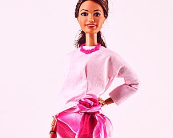 Camisa rosa + falda arcoíris + bufanda / Ropa de muñeca / PIPDOLLS