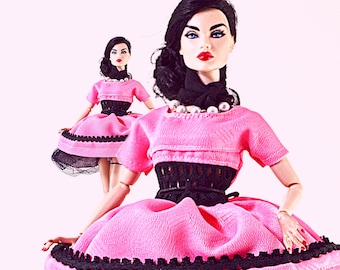 Felroze en zwarte jurk met volledige rok en tule petticoat | PIJPOLLEN | Designerpop-outfit