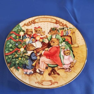 Vintage Avon &quot;Together for Christmas &quot; 1990 Plate, 22K gold trim