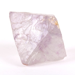 Helles Lila / Violetter Fluorit-Oktaeder, natürlicher Oktaeder, roher Mineraldiamant, gespaltener Fluorit, Traumkristall