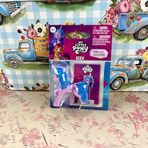 My Little Pony Izzy  Minifigure Collectible Toy   / The Elf's Cottage