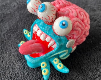 Art toy "Gloria" lowbrow cartoon tabletop sculpture