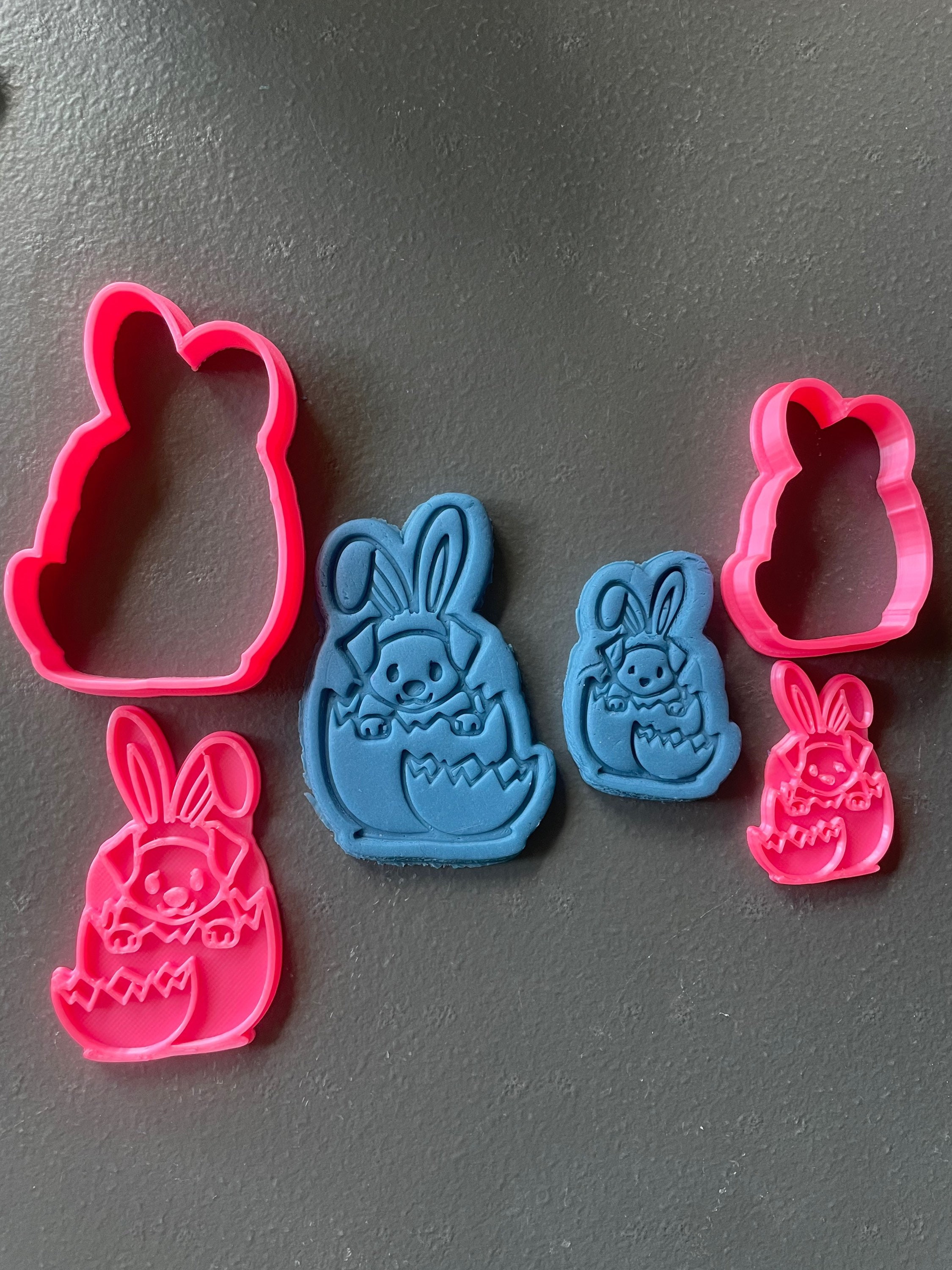 lapin chiot dans un emporte-pièce aux œufs de pâques | dog cookie cutter cadeau d'anniversaire chien des propriétaires chiens cadeau ooak