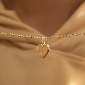Collier pendentif cœur personnalisé, collier lettre, pendentif cœur gravé, collier prénom personnalisé, cadeaux maman, cadeau bijoux pour elle, cadeau d'anniversaire