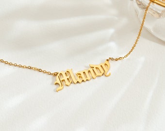 Collar con nombre en inglés antiguo, collar con nombre de estilo gótico personalizado, colgante en inglés antiguo, fuente gótica, collar con placa de identificación, regalo de joyería, regalos para mamá