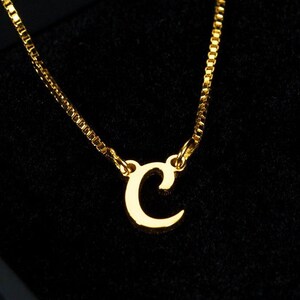 Collar con inicial personalizado y cadena de caja, collar con letras doradas, collar para ella, joyería delicada, collar con inicial dorada, regalo de cumpleaños para mamá