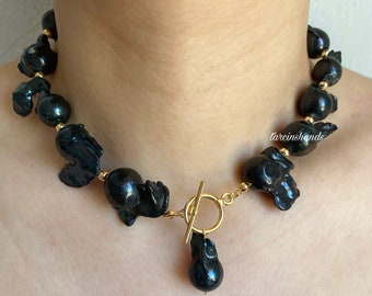 Schwarze Barockperlen-Gold-Knebelkette, unregelmäßig geformte Perlenkette, klobige Perlenkette, große Perlenkette, Choker-Barockperle