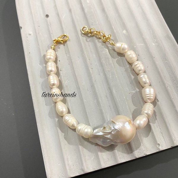 Baroque Pearl Gold Bracelet for Women , gold solid pearl bracelet , real pearl bracelet , statement bracelet , big pearl bracelet