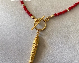 Movable Fish Tiny Red Coral Gold Toggle Necklace, Beaded Natural Red Coral Necklace with 3D Fish Pendant,Vintage Fish Necklace, Trendy Fish
