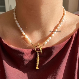 Movable Fish Pearl Necklace with Toggle , Gold Fish Pendant Freshwater Pearl Necklace, Vintage Fish Necklace , 3D Fish Necklace