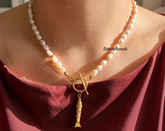 Movable Fish Pearl Necklace with Toggle , Gold Fish Pendant Freshwater Pearl Necklace, Vintage Fish Necklace , 3D Fish Necklace