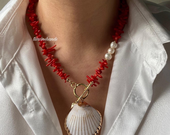 Natural Red Coral Gold Toggle Necklace with Shell Pendant,Side Pearl Coral Necklace,Beaded Coral Seashell Mermaid Necklace,Gift For Women