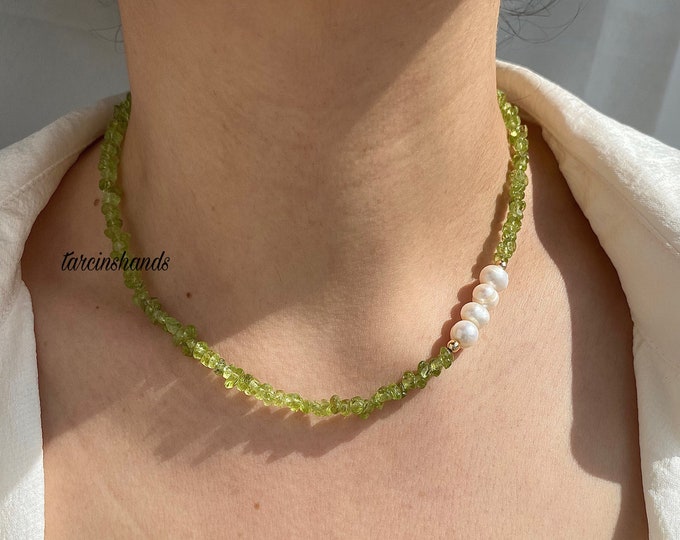 Peridot necklace with pearls , green gemstone necklace , minimalist natural stone necklace , unique gemstone necklace , dainty necklace