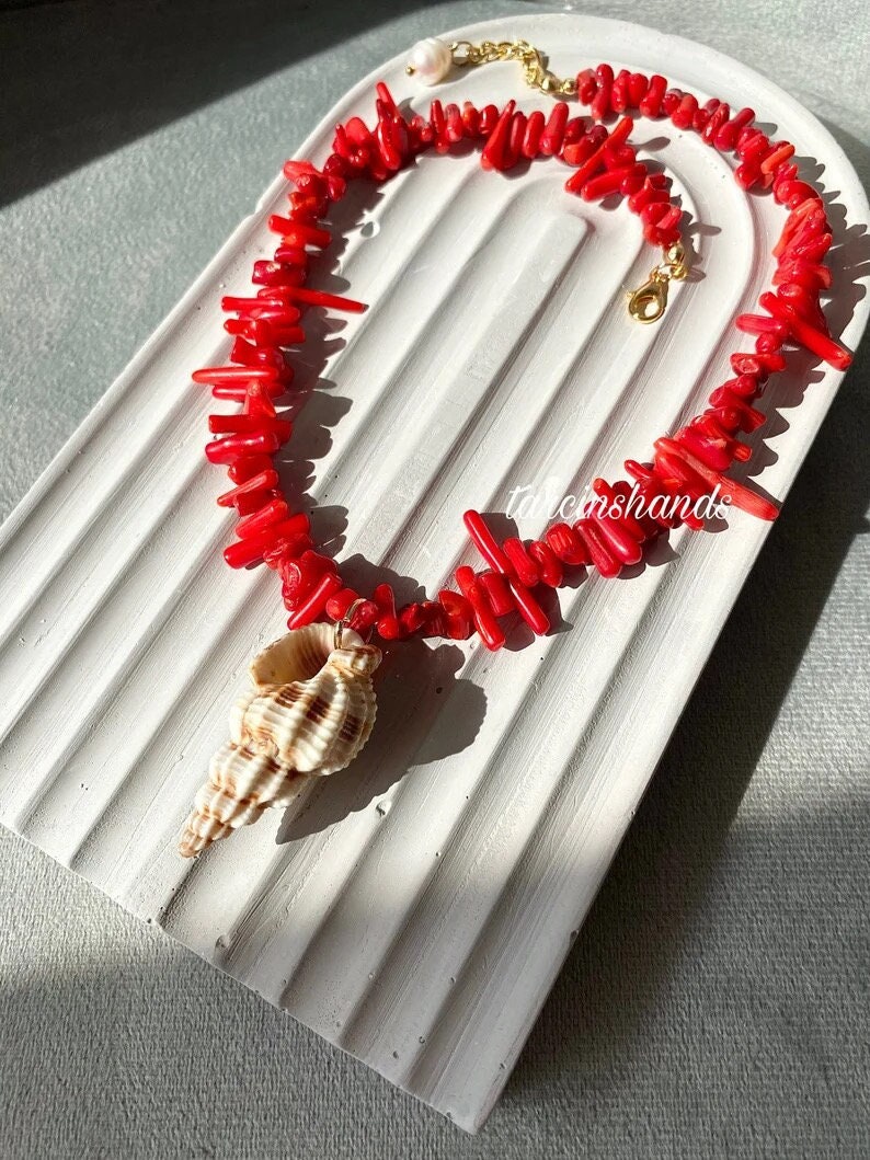 Red coral necklace with sea shell pendant , oversized shell necklace , summer jewelry , gold plated red coral necklace beaded coral necklace zdjęcie 1