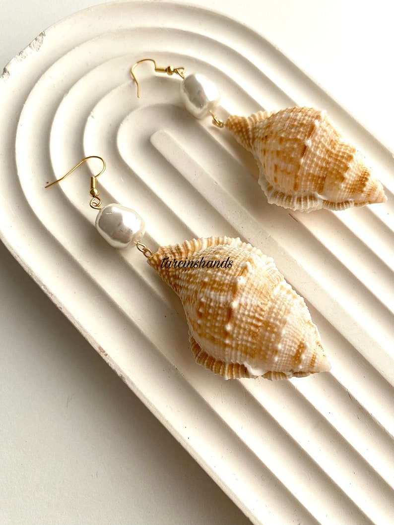 Bring the Beach Vibes Everywhere with Our Natural Seashell and Mallorca Pearl Earrings Perfect for a Shells Gift-Stud EarringsJewelry zdjęcie 6