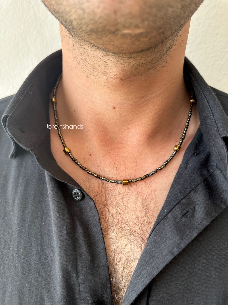 Collar de hematita de oro para hombres y cuentas de semillas que reflejan el color hechas a mano Regalo para él Collares para hombres imagen 1