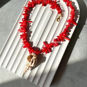 Red coral necklace with sea shell pendant , oversized shell necklace , summer jewelry , gold plated red coral necklace beaded coral necklace zdjęcie 2