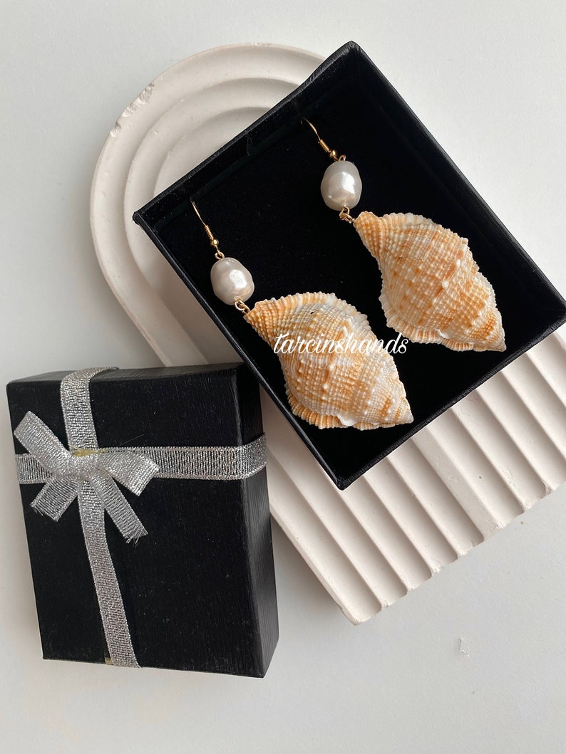 Bring the Beach Vibes Everywhere with Our Natural Seashell and Mallorca Pearl Earrings Perfect for a Shells Gift-Stud EarringsJewelry zdjęcie 8